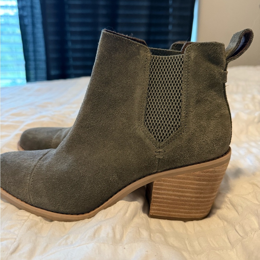 Toms Forest Green Suede Ankle Booties